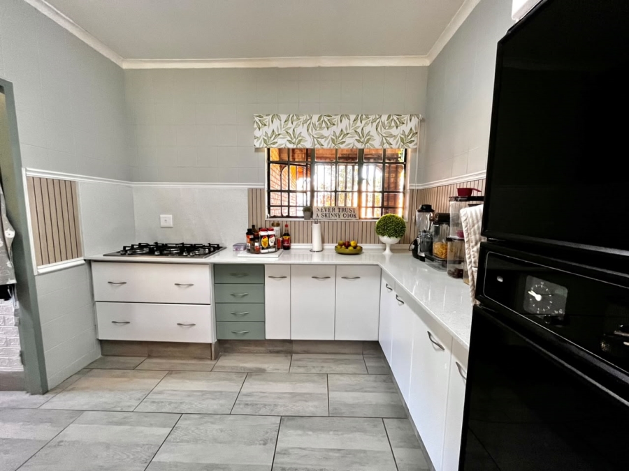 To Let 4 Bedroom Property for Rent in Cashan North West